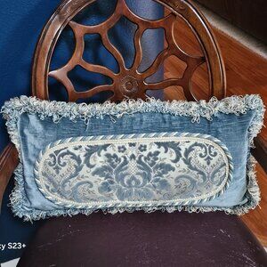 DESIGNER LUXURY AUSTIN HORN BLUE BEIGE DAMASK LUMBAR DECORATIVE ACCENT PILLOW